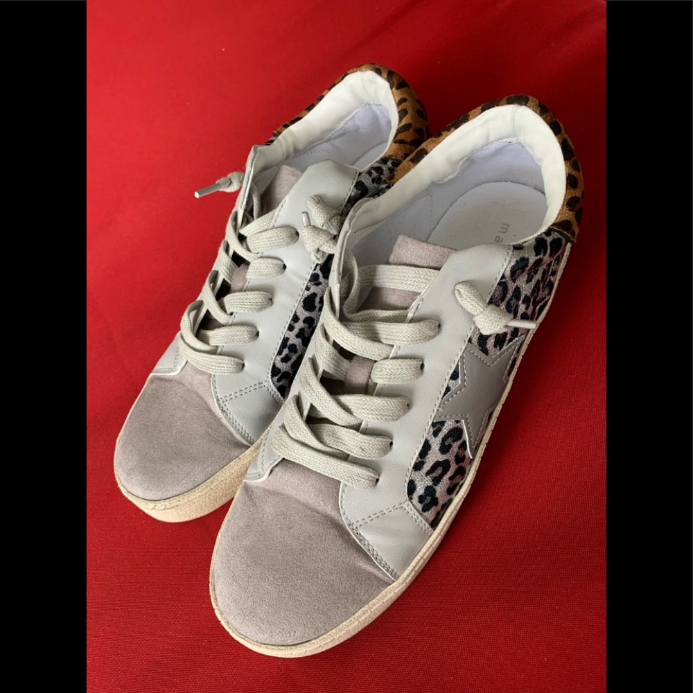 Madden girl tennis shoes sz 10 worn only once